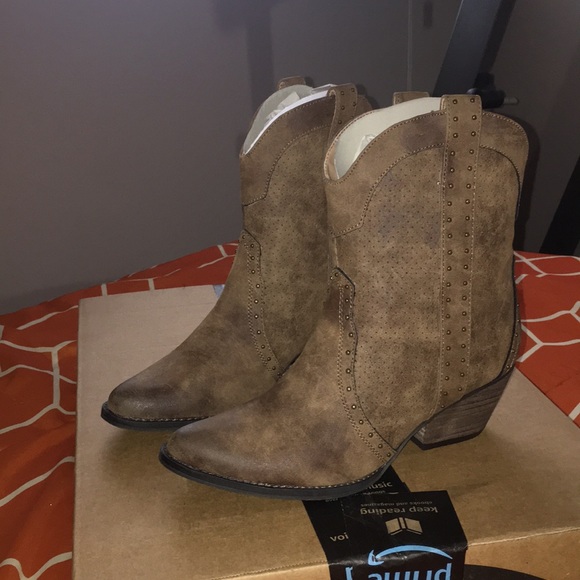 Very Volatile Shoes - Cowgirl Boots.
